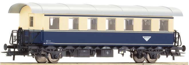 Pasenger car 2nd class<br /><a href='images/pictures/Roco/230923.jpg' target='_blank'>Full size image</a>